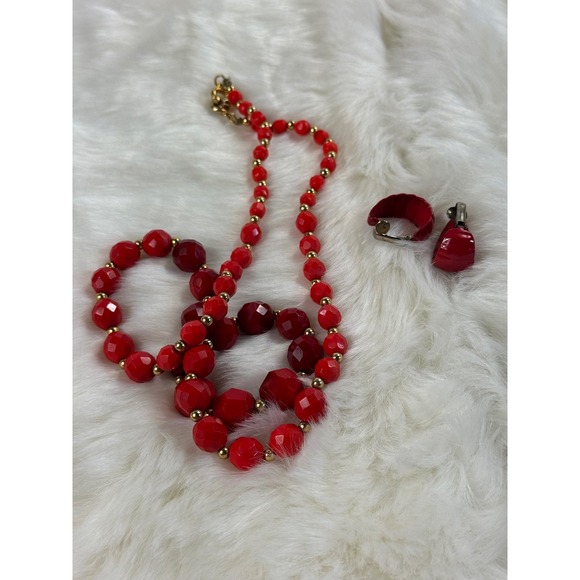 Vintage Red Faceted Bead Necklace and Matching Red Enamel Clip On Hoop Earrings - Picture 8 of 9